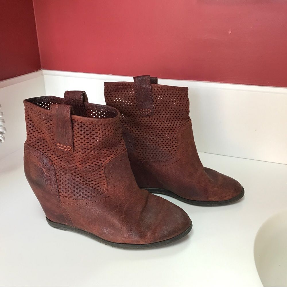 LUCKY Brand Keno Perforated Dark Camel Suede Leather Wedge Bootie (7) - Picture 3 of 11